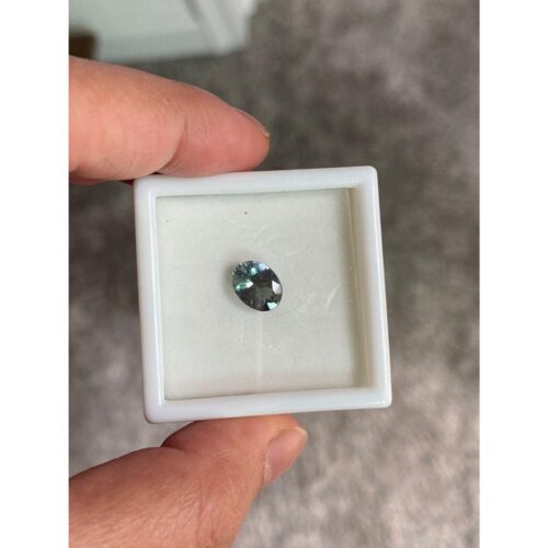 Green/Black Tanzanite Gem - Image 4