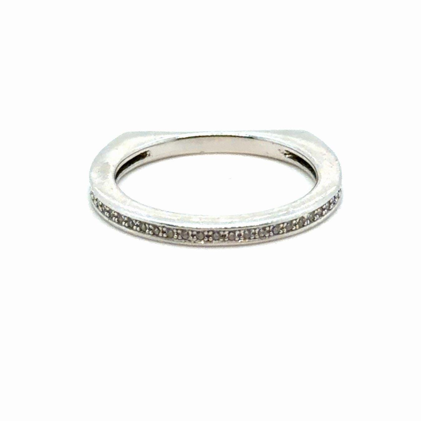 Cz Band Ring With Curvy Back