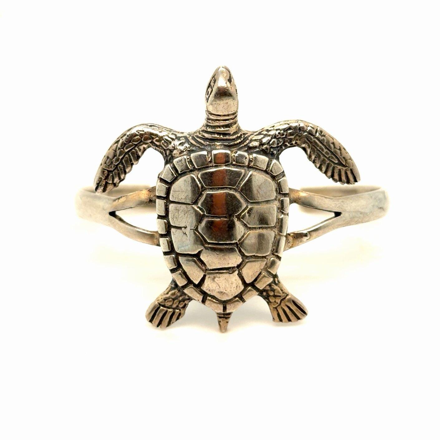 Lovely Silver Tortoise Cuff