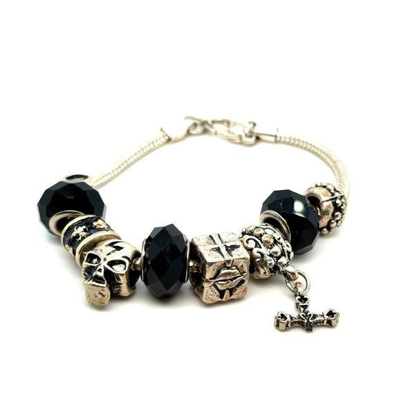 Silvertone Black & Silvertone Skull Charm Bracelet (d)