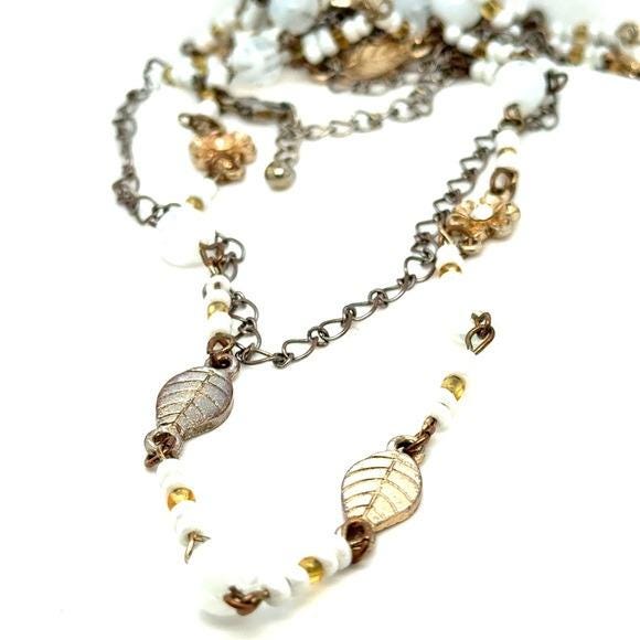 Delicate White Bead and Leaf Pendant Necklace (n3)